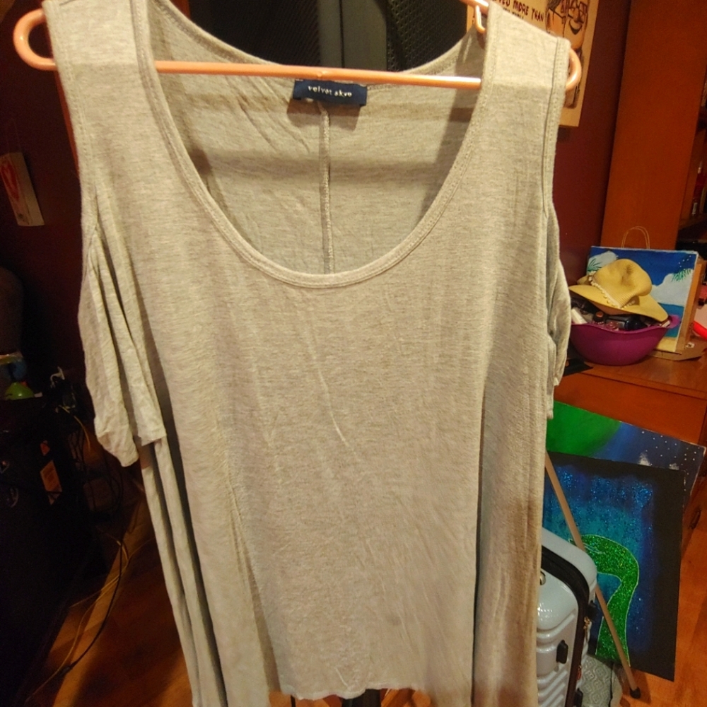 Grey shoulderless top